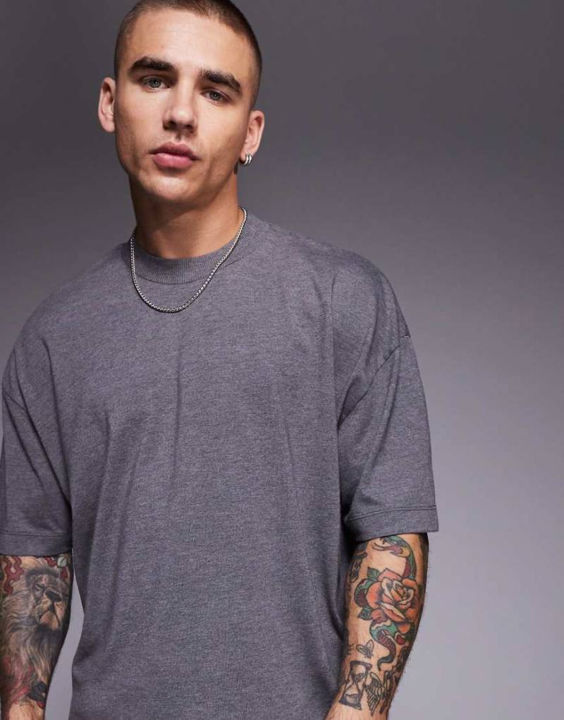 ASOS DESIGN - Kastiges Oversize-T-Shirt in überfärbtem, meliertem Anthrazit-Grau von ASOS DESIGN