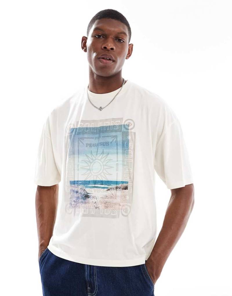 ASOS DESIGN - Kastiges Oversize-T-Shirt in verwaschenem Wollweiß mit Sommer-Print von ASOS DESIGN