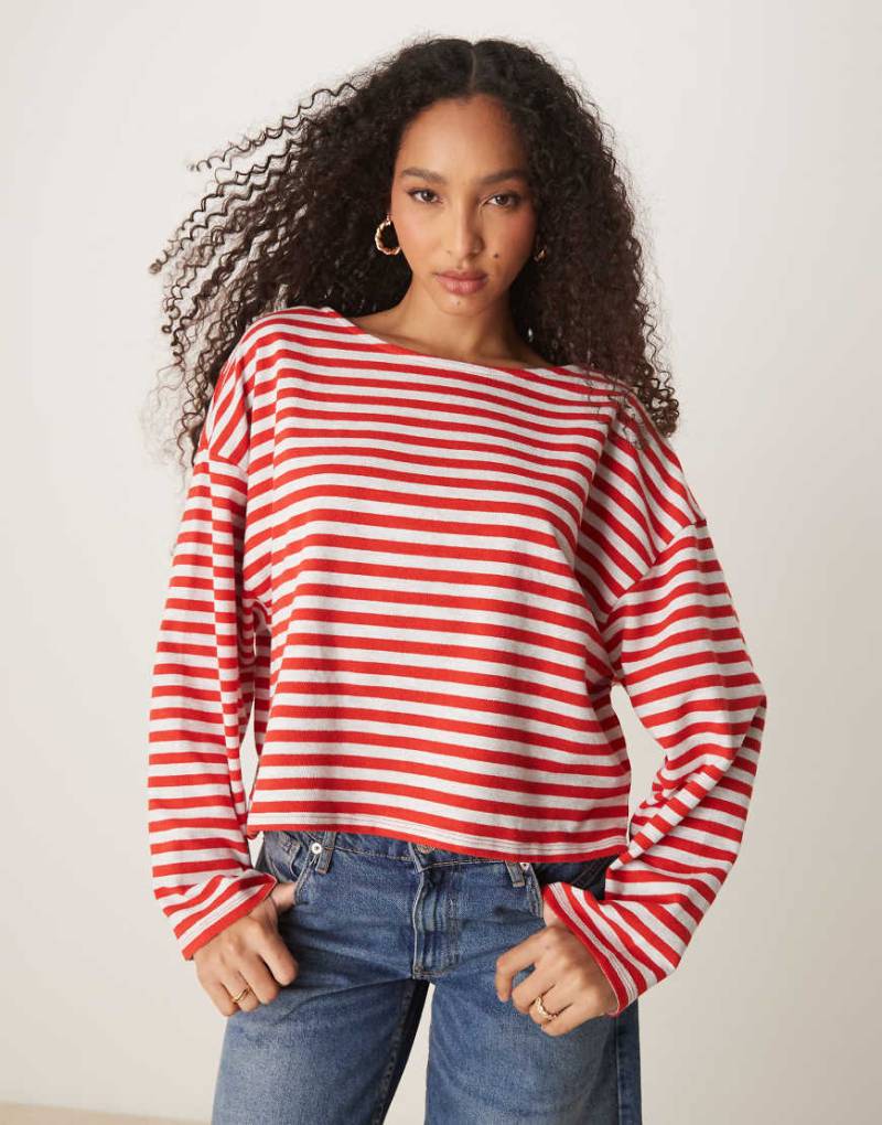 ASOS DESIGN - Kastiges Oversize-T-Shirt mit strukturierten Streifen in Rot-Bunt von ASOS DESIGN