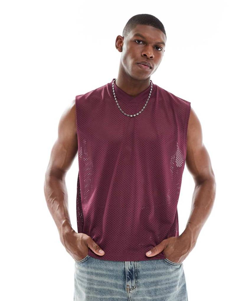 ASOS DESIGN - Kastiges Oversize-Tanktop aus Netzstoff in Burgunderrot von ASOS DESIGN