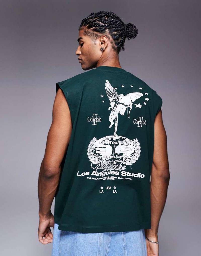 ASOS DESIGN - Kastiges Oversize-Tanktop in Dunkelgrün mit Engelsgrafik von ASOS DESIGN