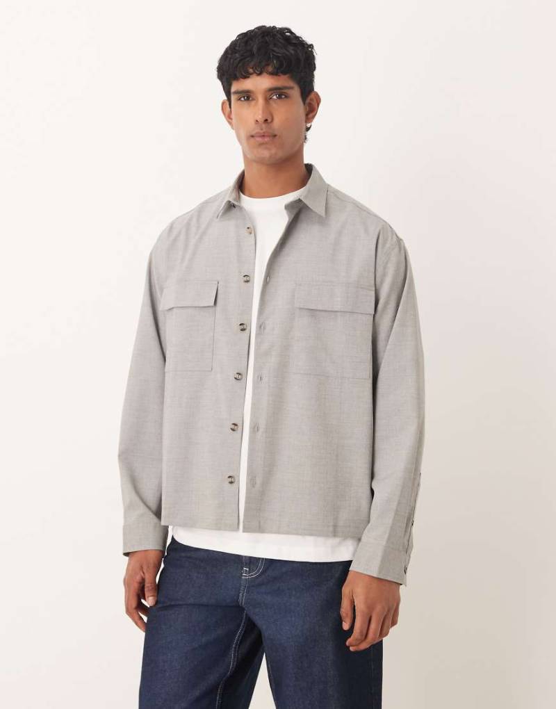 ASOS DESIGN - Kastiges Oversized-Hemd in Grau mit Taschen-Neutral von ASOS DESIGN