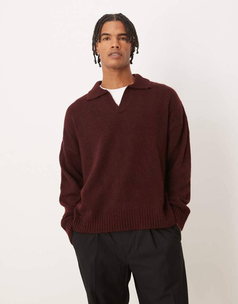 ASOS DESIGN - Kastiges Polohemd aus Strick in Burgunderrot mit extremer Oversize-Passform und eingekerbtem Ausschnitt von ASOS DESIGN