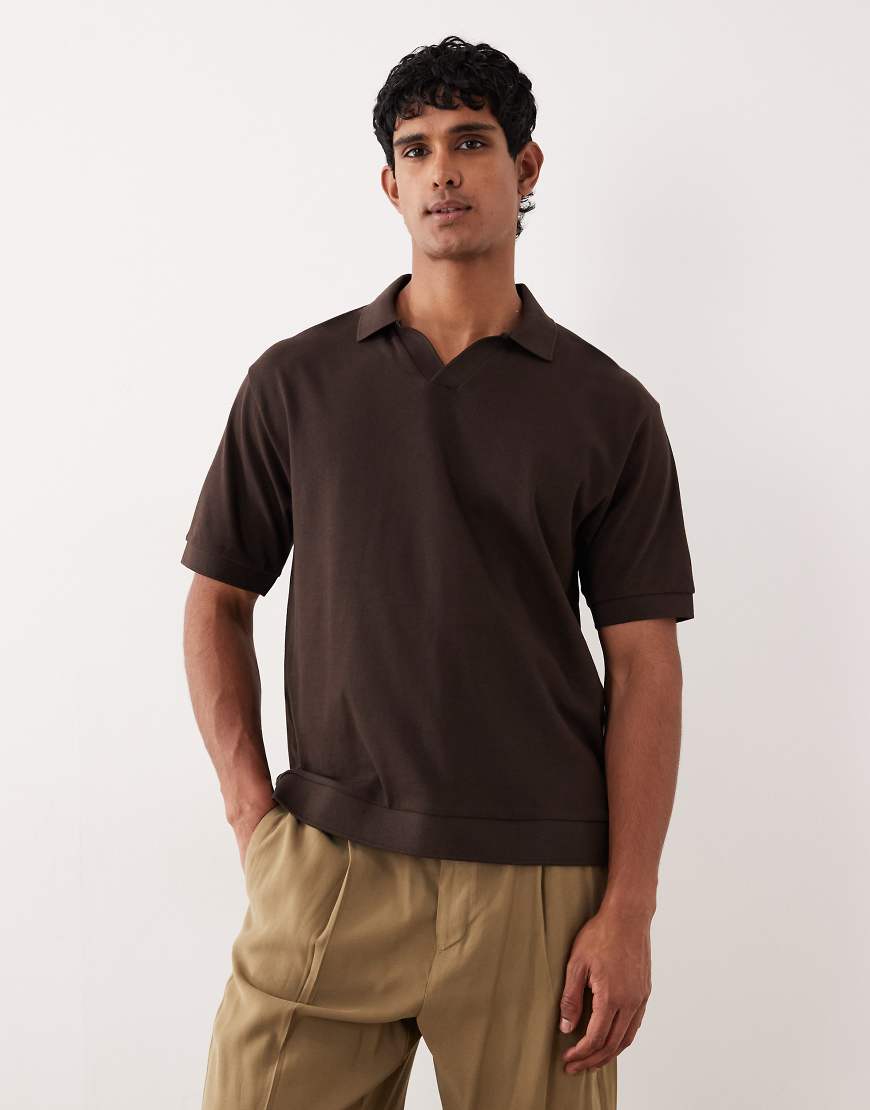 ASOS DESIGN - Kastiges Relaxed-Fit-Polohemd aus schwerem Stoff in Braun-Brown von ASOS DESIGN