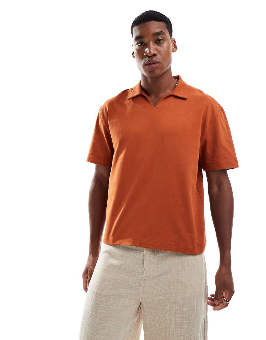 ASOS DESIGN - Kastiges Relaxed-Fit-Polohemd aus schwerem Stoff in Rostrot-Braun ASOS DESIGN - Kastiges Relaxed-Fit-Polohemd aus schwerem Stoff in Rostrot-Braun von ASOS DESIGN