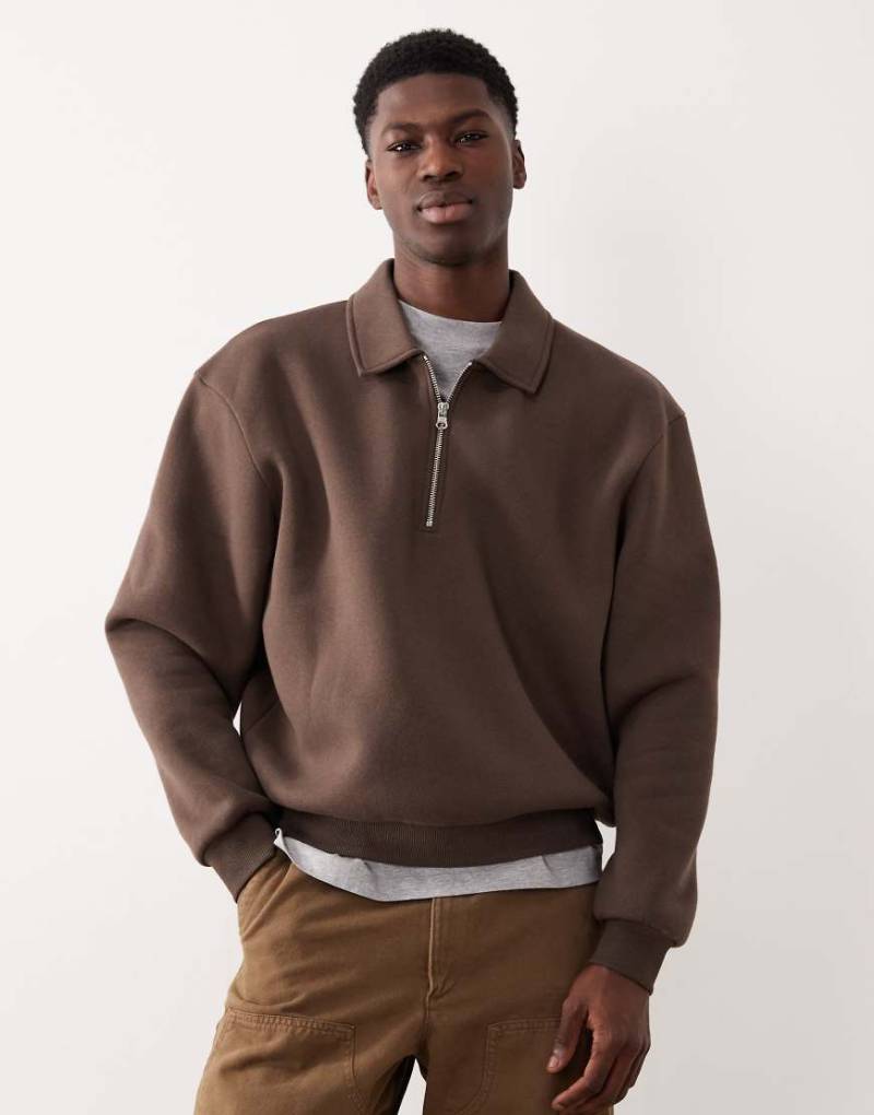 ASOS DESIGN - Kastiges Relaxed-Fit-Sweatshirt in Braun mit Kragen und kurzem Reißverschluss-Brown von ASOS DESIGN