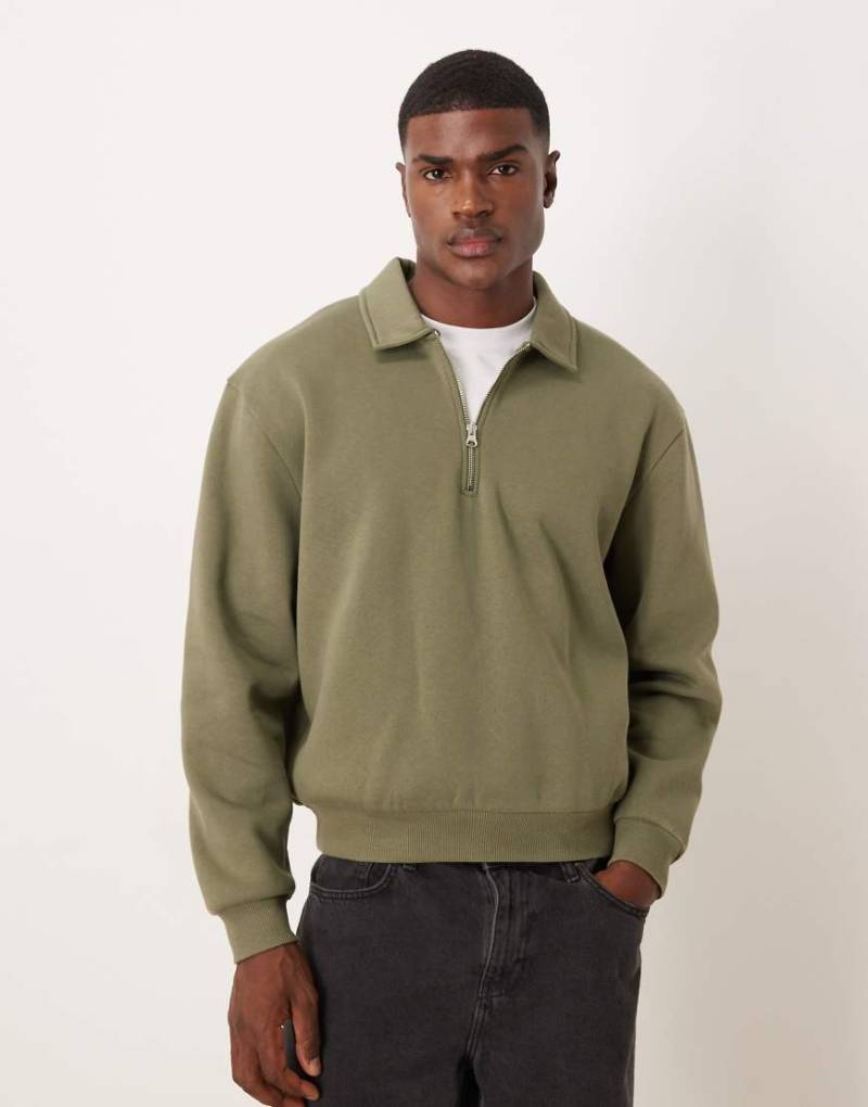 ASOS DESIGN - Kastiges Relaxed-Fit-Sweatshirt in Grün mit Kragen von ASOS DESIGN