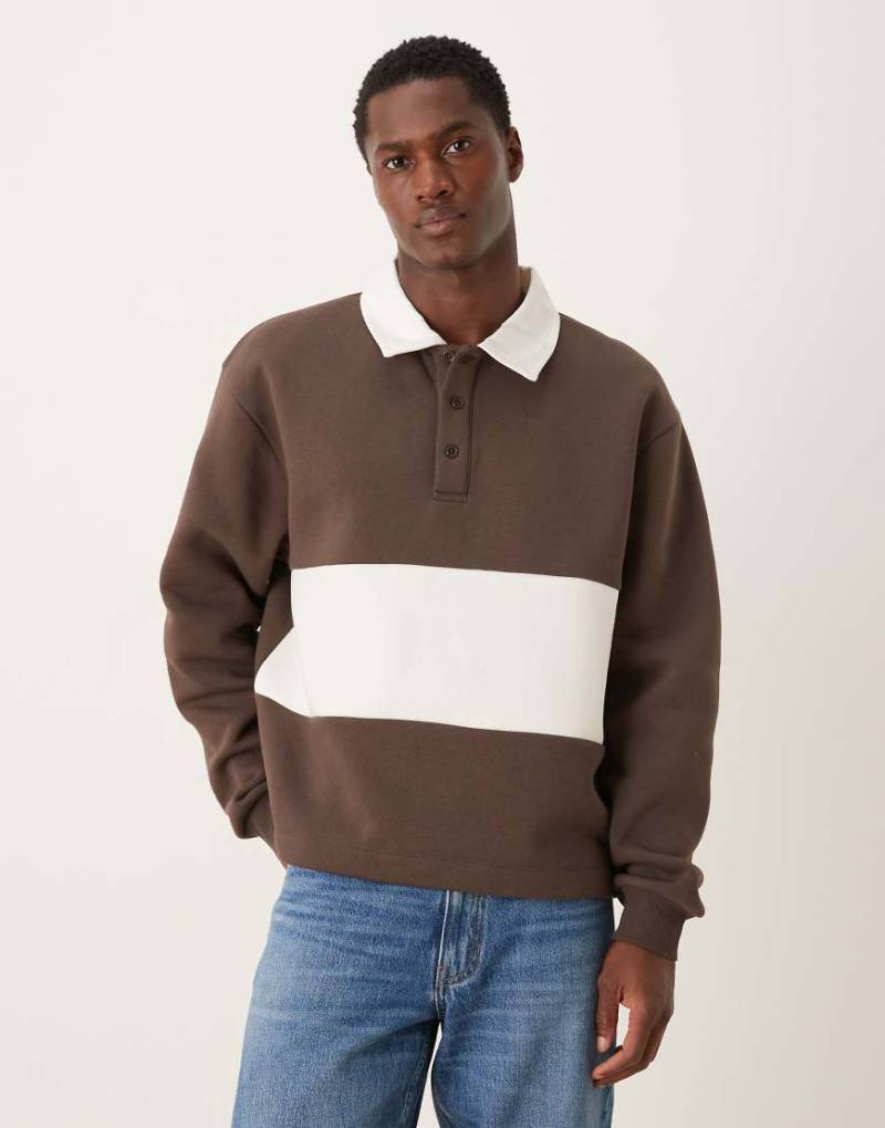 ASOS DESIGN - Kastiges Relaxed Fit Rugby-Sweatshirt in Braun mit Polokragen-Brown ASOS DESIGN - Kastiges Relaxed Fit Rugby-Sweatshirt in Braun mit Polokragen-Brown von ASOS DESIGN