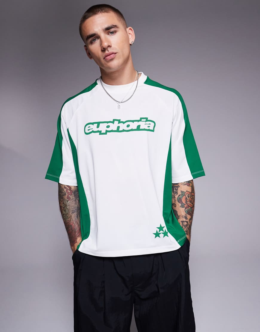 ASOS DESIGN - Kastiges Sport-T-Shirt in Weiß mit Streifeneinsätzen und Textgrafik, Oversize-Passform von ASOS DESIGN