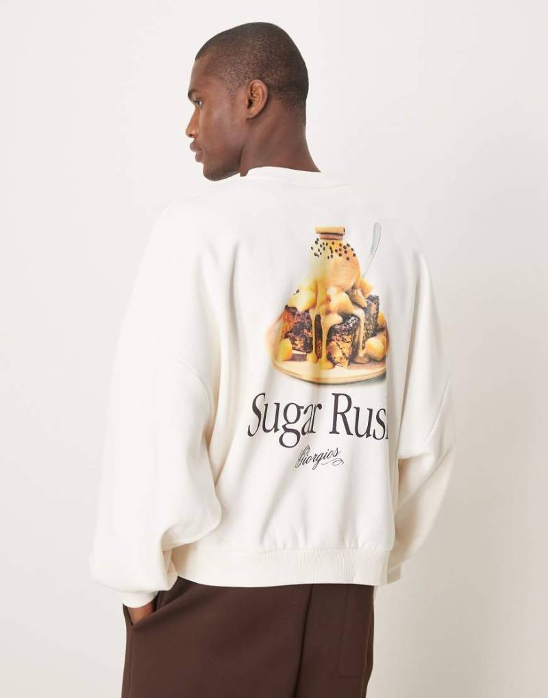 ASOS DESIGN - Kastiges Super-Oversize-Sweatshirt in Wollweiß mit Rückenprint-Neutral von ASOS DESIGN