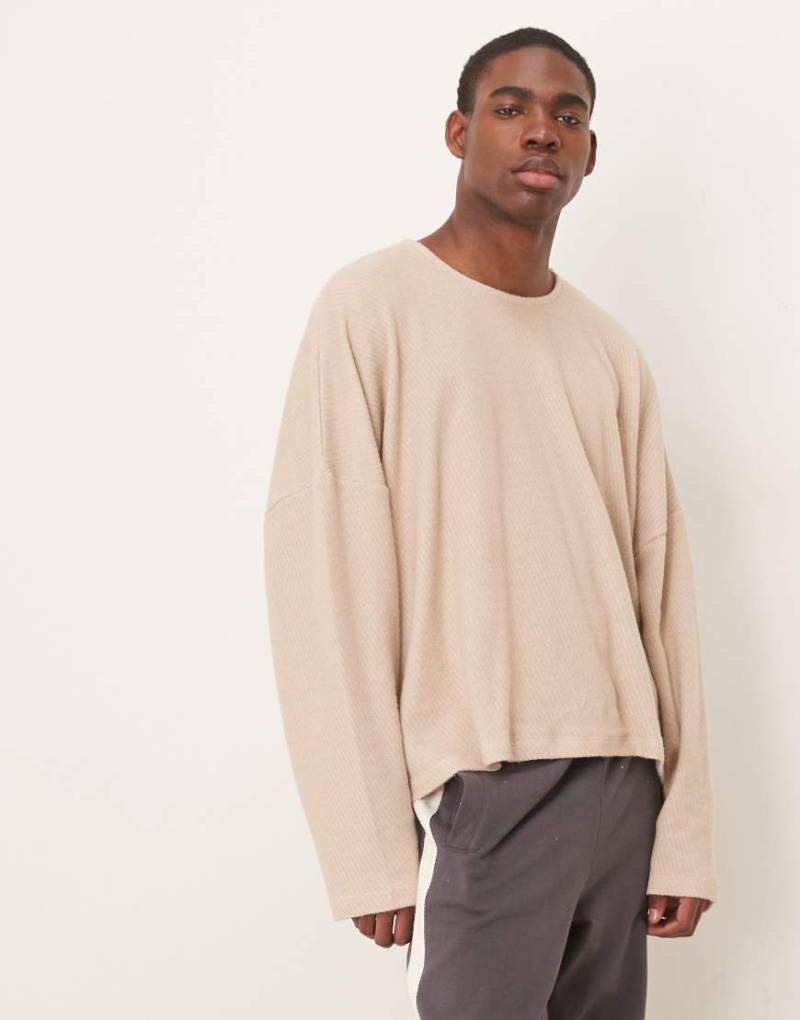 ASOS DESIGN - Kastiges Super-Oversize-Sweatshirt mit grau melierter Strickstruktur-Weiß von ASOS DESIGN