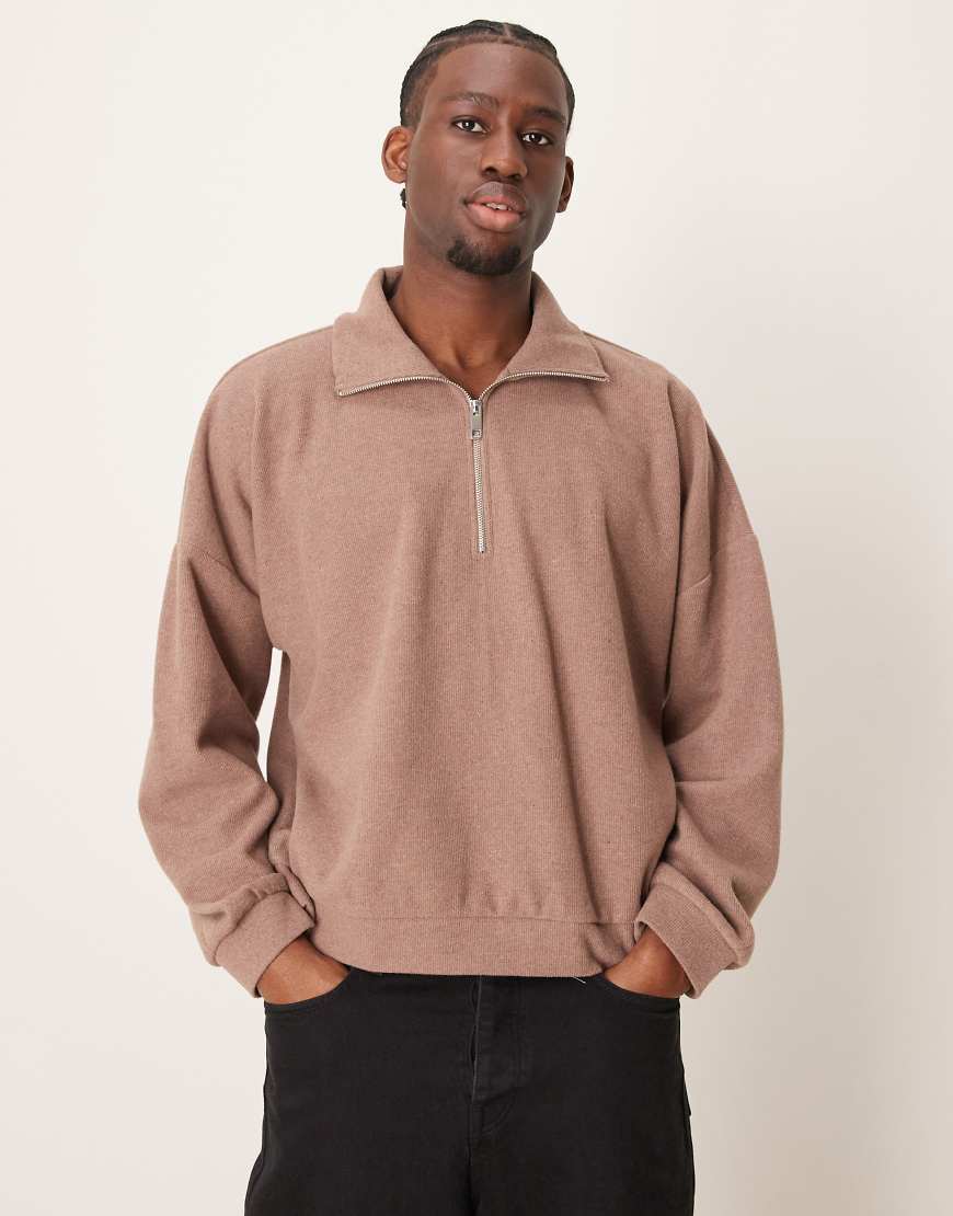 ASOS DESIGN - Kastiges Sweatshirt aus schwerem, angerautem Rippstoff in Braun mit Stehkragen und extremer Oversize-Passform-Neutral ASOS DESIGN - Kastiges Sweatshirt aus schwerem, angerautem Rippstoff in Braun mit Stehkragen und extremer Oversize-Passform-Neutral von ASOS DESIGN