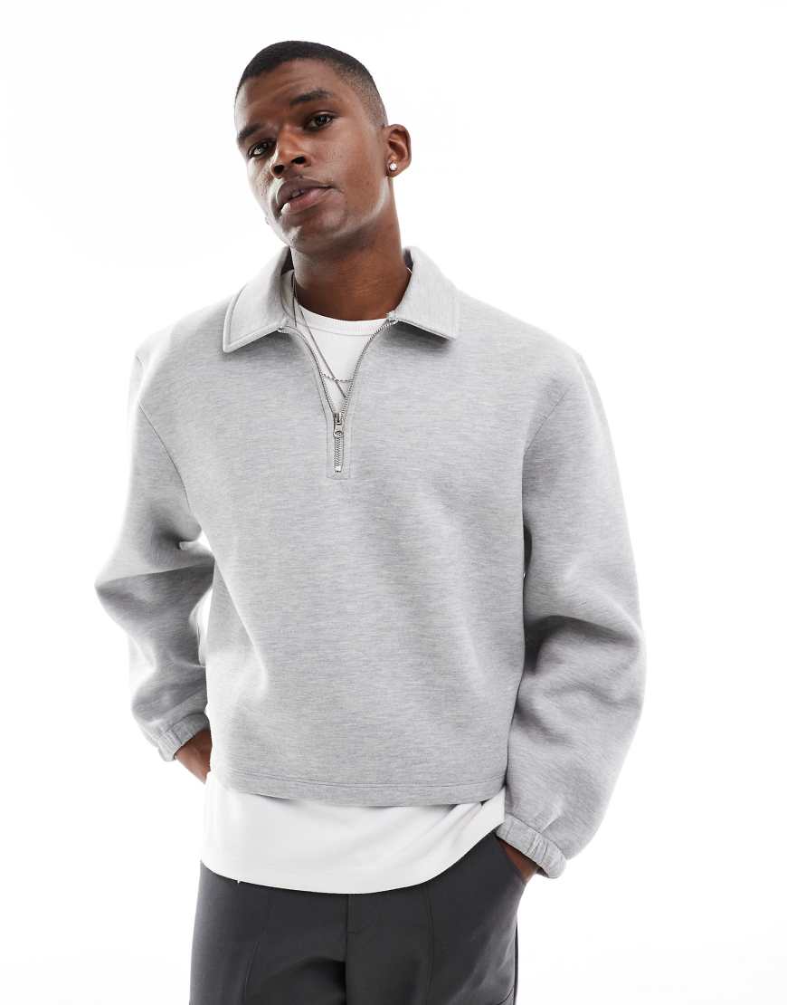 ASOS DESIGN - Kastiges Sweatshirt aus schwerem Neopren-Stoff in Grau mit Reißverschlusskragen ASOS DESIGN - Kastiges Sweatshirt aus schwerem Neopren-Stoff in Grau mit Reißverschlusskragen von ASOS DESIGN