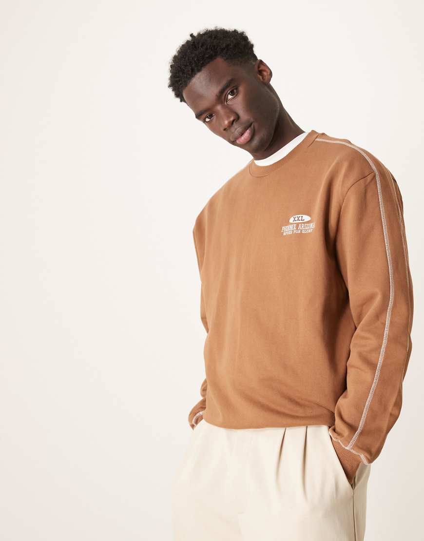 ASOS DESIGN - Kastiges Sweatshirt in Braun mit kastigem Schnitt und Print auf der Brust ASOS DESIGN - Kastiges Sweatshirt in Braun mit kastigem Schnitt und Print auf der Brust von ASOS DESIGN
