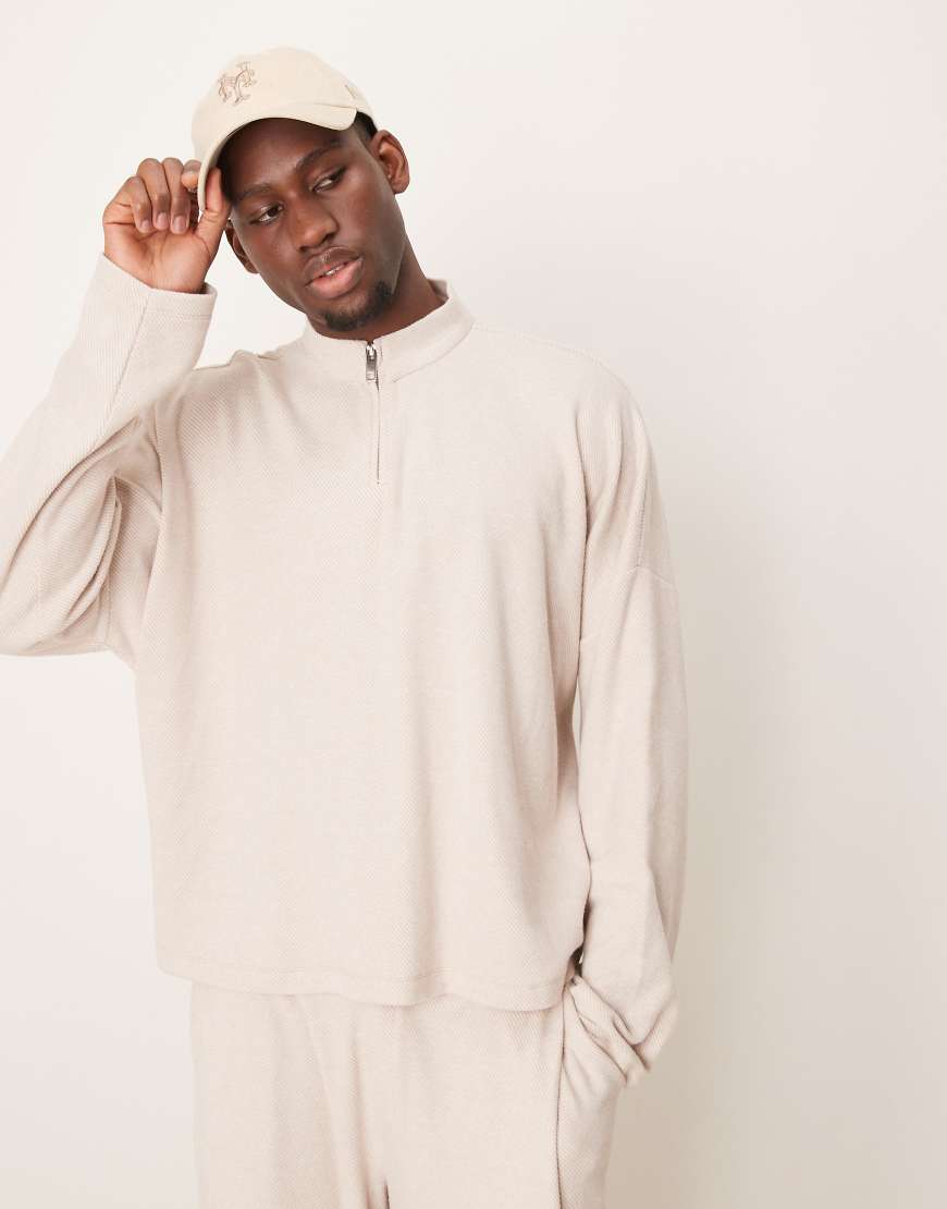 ASOS DESIGN - Kastiges Sweatshirt in Ecru mit extremer Oversize-Passform und Stehkragen, Kombiteil-Neutral ASOS DESIGN - Kastiges Sweatshirt in Ecru mit extremer Oversize-Passform und Stehkragen, Kombiteil-Neutral von ASOS DESIGN