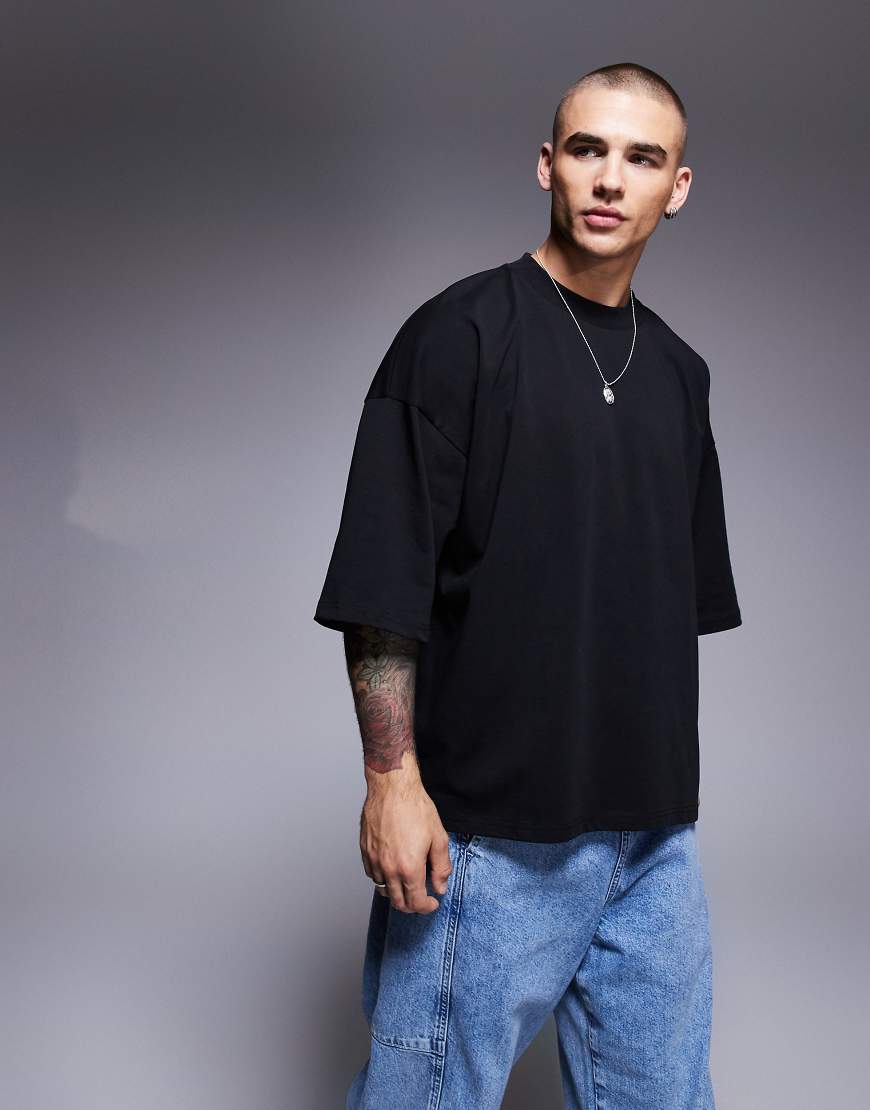ASOS DESIGN - Kastiges T-Shirt aus schwerem Material in Schwarz mit extremer Oversize-Passform und halblangen Ärmeln ASOS DESIGN - Kastiges T-Shirt aus schwerem Material in Schwarz mit extremer Oversize-Passform und halblangen Ärmeln von ASOS DESIGN