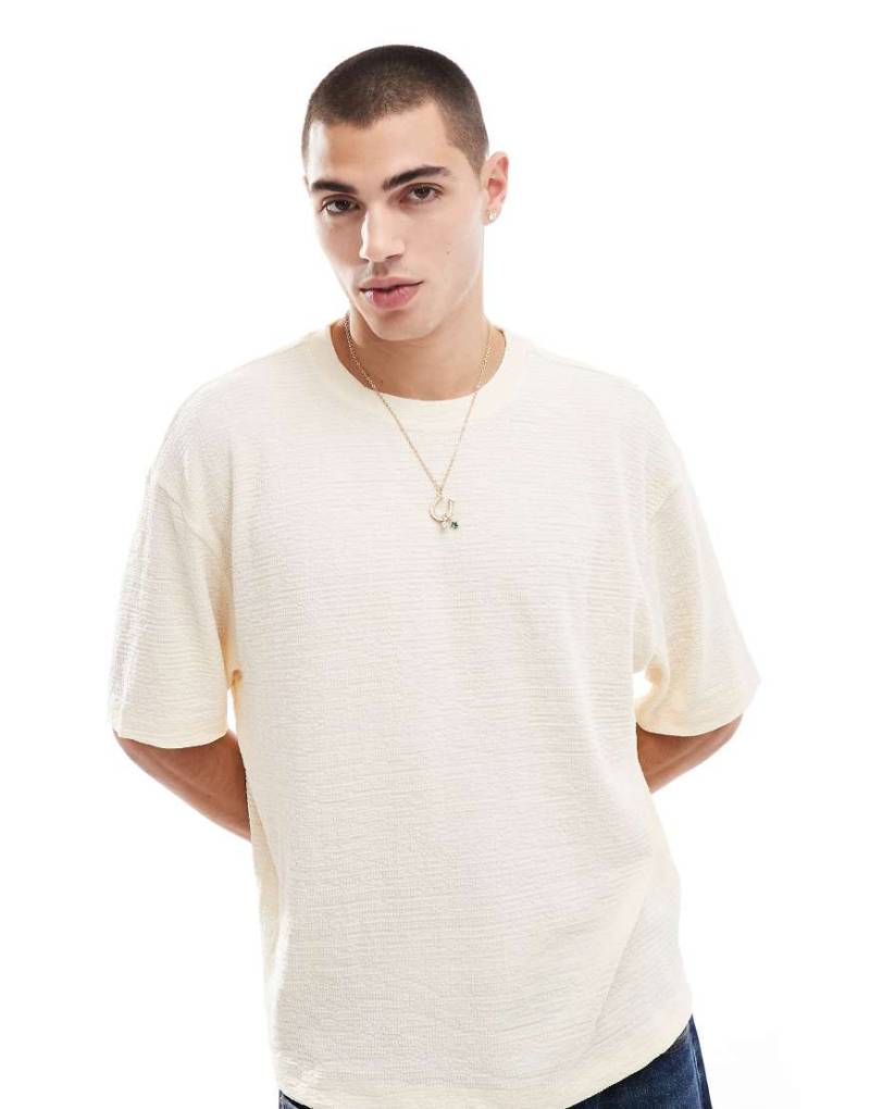 ASOS DESIGN - Kastiges T-Shirt in Ecru mit lockerem Schnitt und Kräuselstruktur-Neutral ASOS DESIGN - Kastiges T-Shirt in Ecru mit lockerem Schnitt und Kräuselstruktur-Neutral von ASOS DESIGN