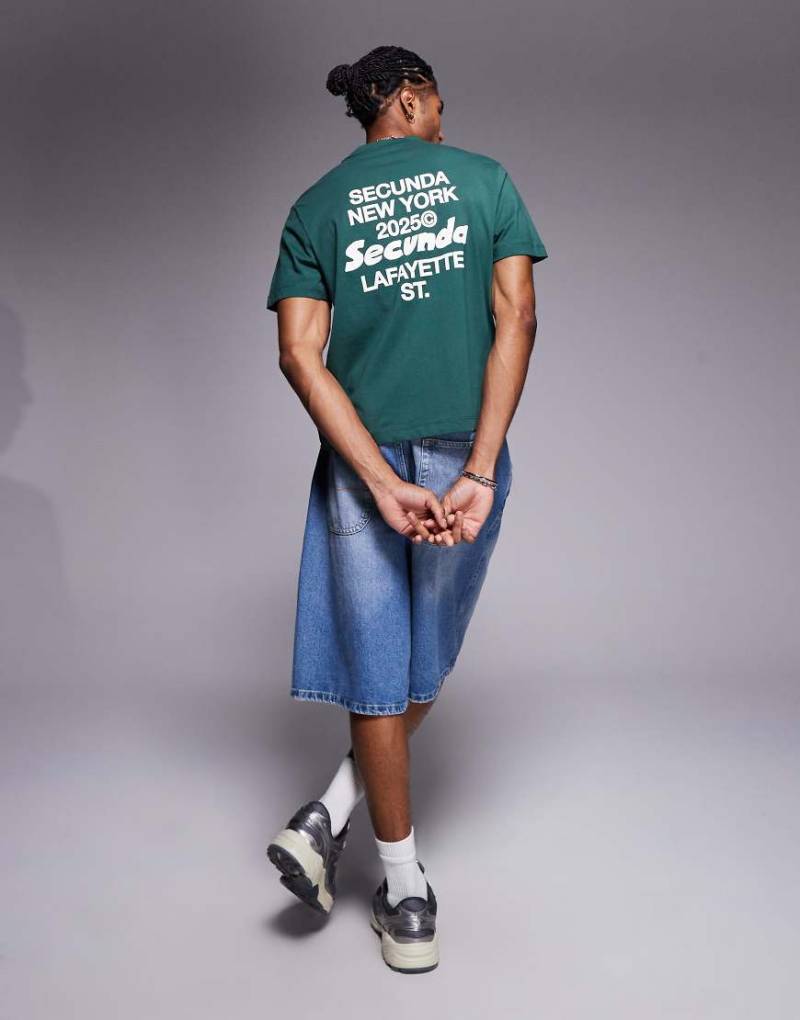 ASOS DESIGN - Kastiges T-Shirt in Grün mit Textgrafik von ASOS DESIGN