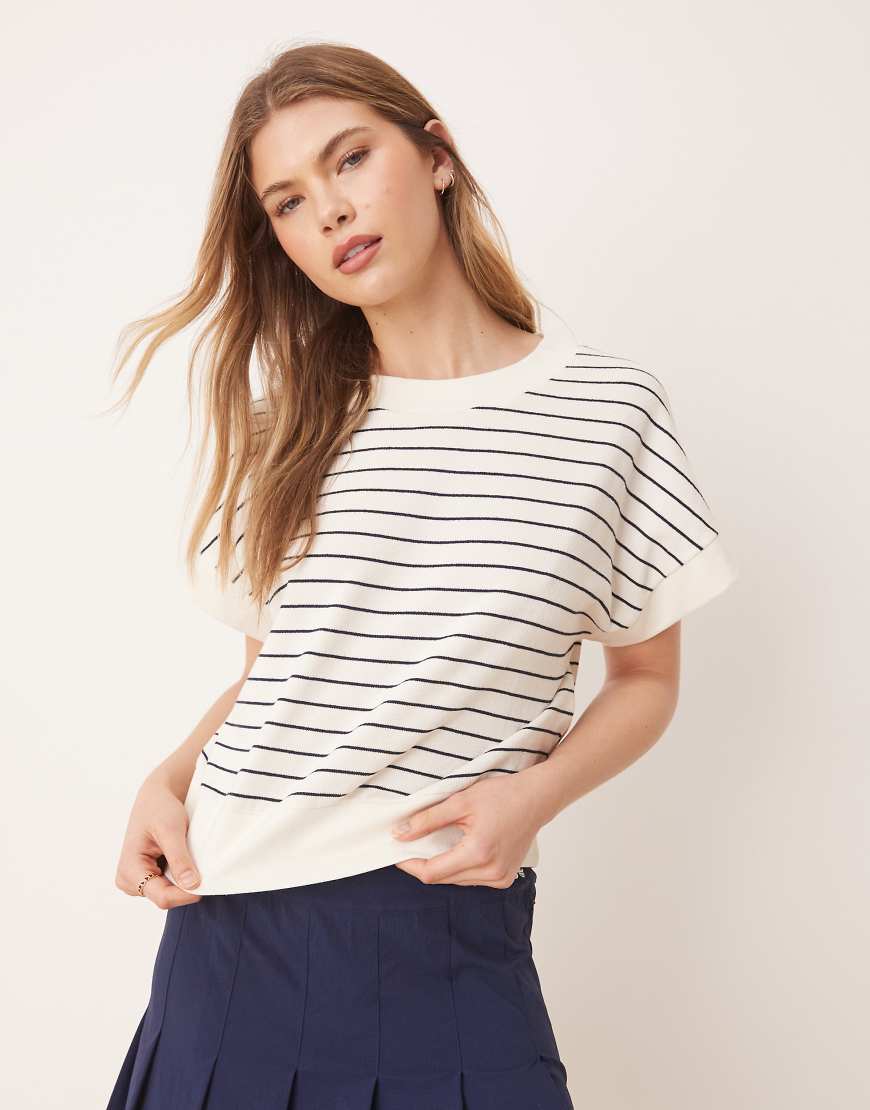ASOS DESIGN - Kastiges T-Shirt mit strukturierten Streifen-Weiß ASOS DESIGN - Kastiges T-Shirt mit strukturierten Streifen-Weiß von ASOS DESIGN