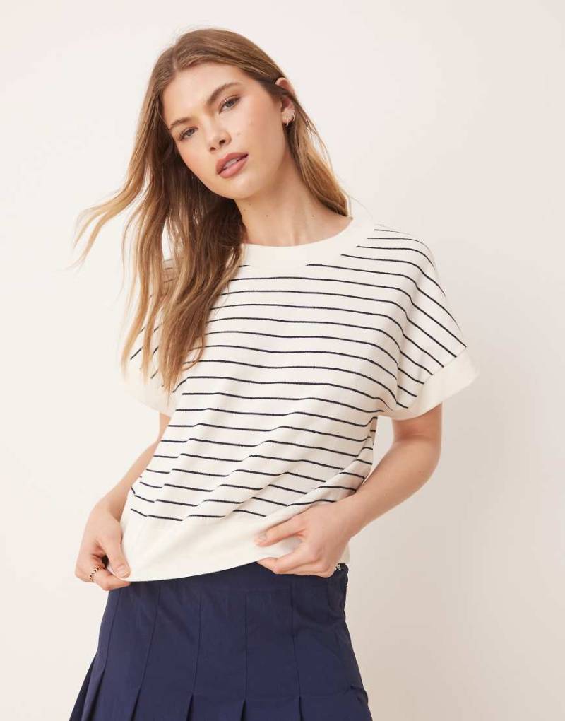 ASOS DESIGN - Kastiges T-Shirt mit strukturierten Streifen-Weiß von ASOS DESIGN