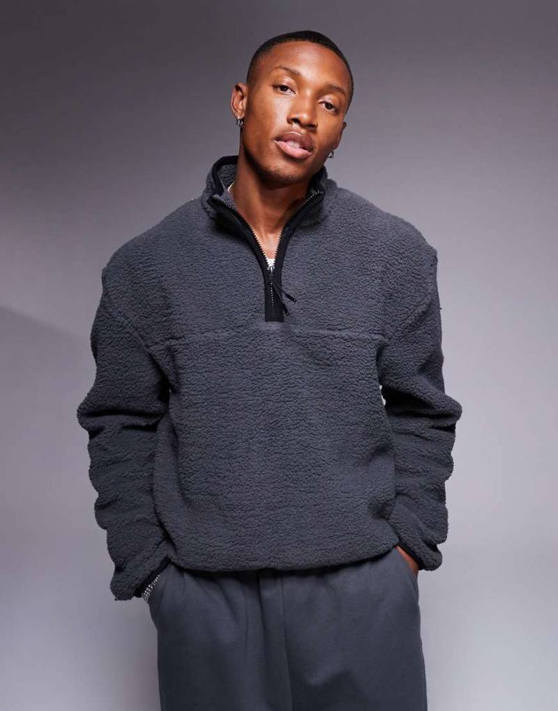 ASOS DESIGN - Kastiges Oversize-Sweatshirt aus Teddyfleece in Anthrazit mit kurzem Reißverschluss-Grau von ASOS DESIGN