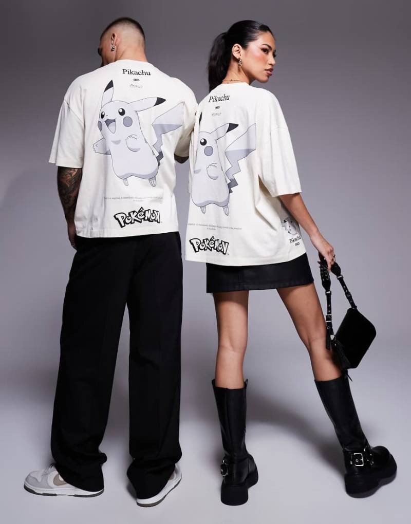 ASOS DESIGN - Kastiges Unisex-Oversize-T-Shirt in Beige mit Pokemon- Pikachu -Prints und Stickerei-Neutral von ASOS DESIGN