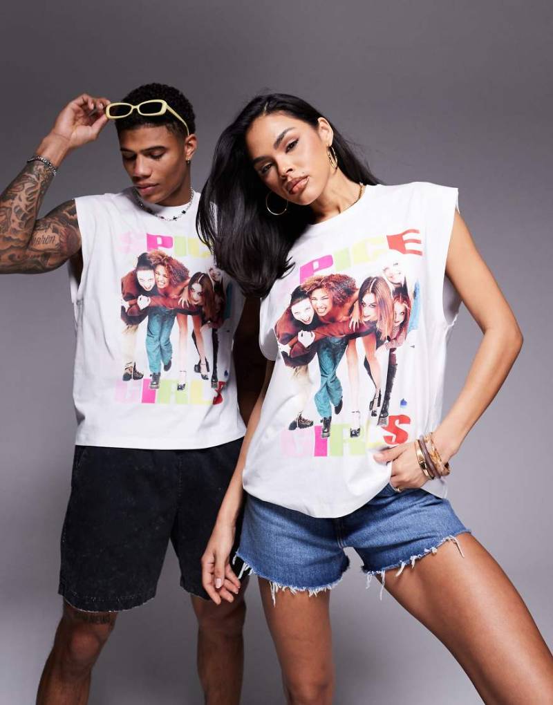 ASOS DESIGN - Kastiges Unisex-Trägertop in Weiß mit Oversize-Schnitt und „The Spice Girls"-Prints von ASOS DESIGN