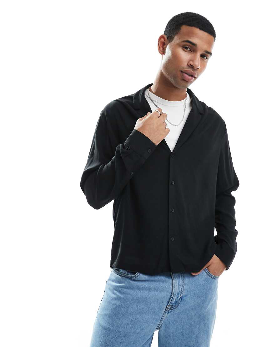 ASOS DESIGN - Kastiges Viskose-Hemd in Schwarz mit regulärer Passform und tiefem Reverskragen von ASOS DESIGN