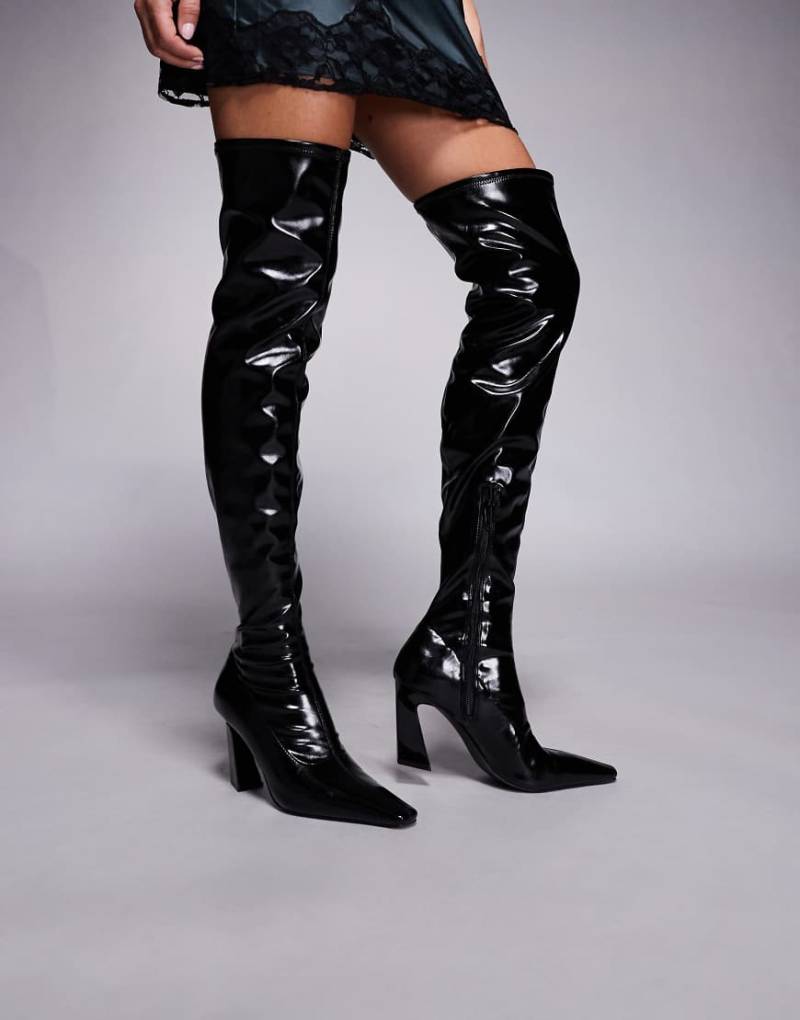ASOS DESIGN - Keeper - Overknee-Stiefel in Schwarz mit kantiger Zehenpartie von ASOS DESIGN