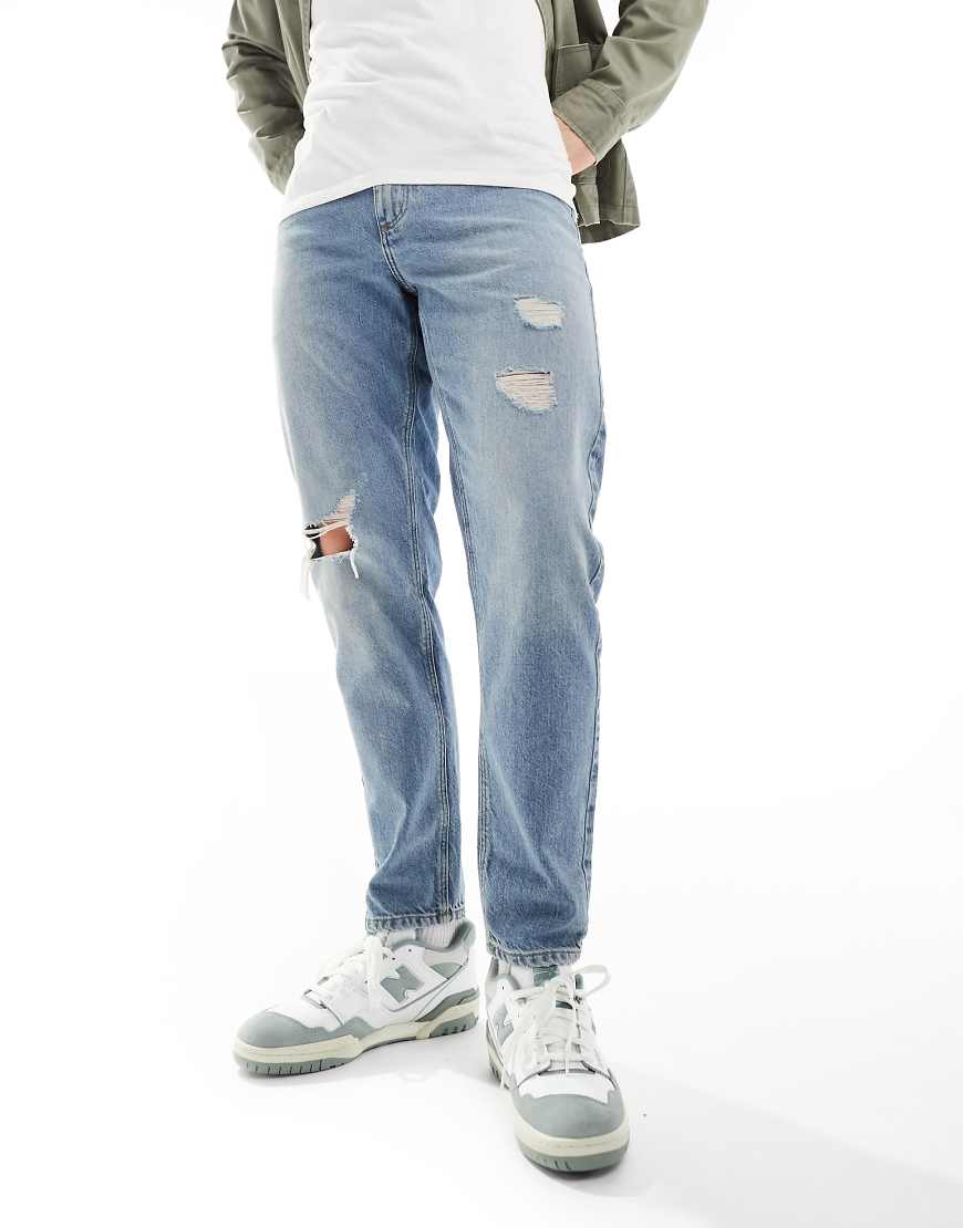 ASOS DESIGN - Klassische, feste Jeans in verwaschenem Hellblau mit Zierrissen ASOS DESIGN - Klassische, feste Jeans in verwaschenem Hellblau mit Zierrissen von ASOS DESIGN