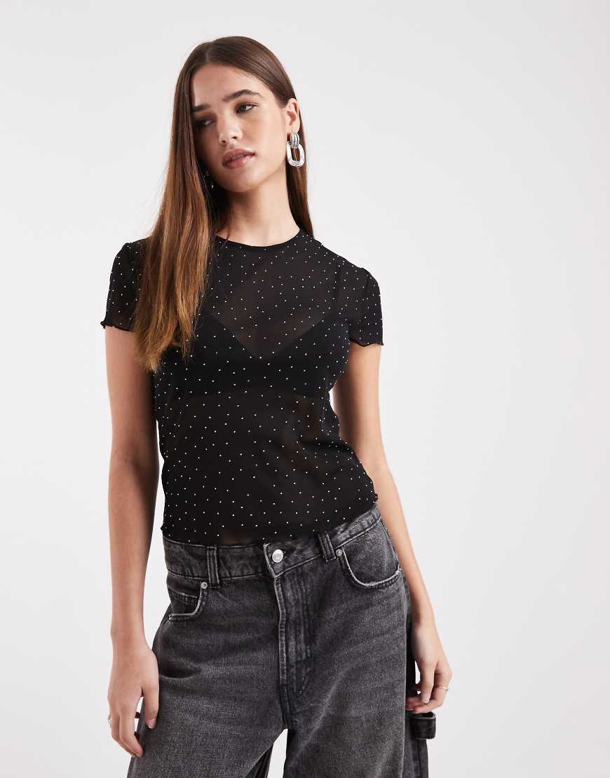 ASOS DESIGN - Knapp geschnittenes T-Shirt aus strukturiertem Netzstoff in Schwarz mit Hotfix-Verzierung und Kräuselsaum von ASOS DESIGN