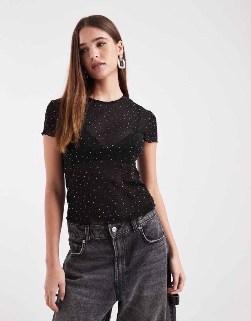 ASOS DESIGN - Knapp geschnittenes T-Shirt aus strukturiertem Netzstoff in Schwarz mit Hotfix-Verzierung und Kräuselsaum von ASOS DESIGN