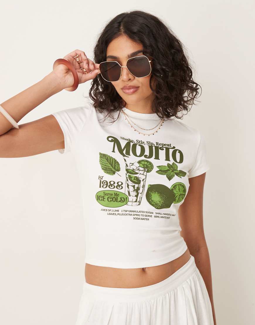 ASOS DESIGN - Knapp geschnittenes T-Shirt in Weiß mit „Mojito"-Motivprint von ASOS DESIGN