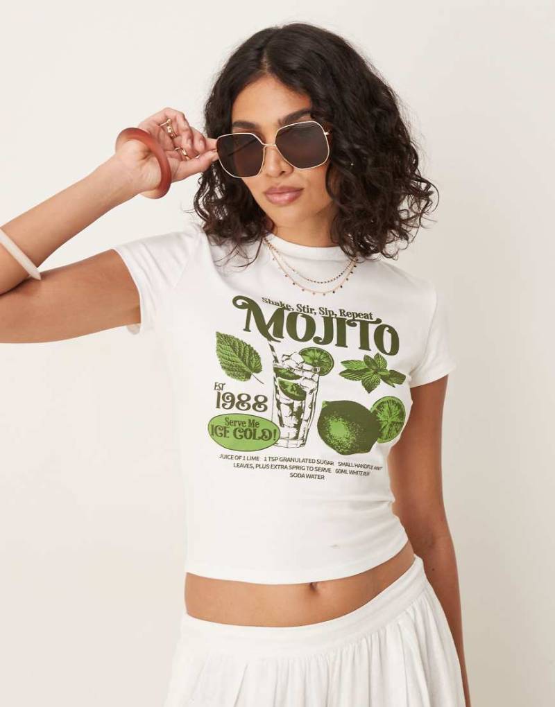 ASOS DESIGN - Knapp geschnittenes T-Shirt in Weiß mit „Mojito"-Motivprint von ASOS DESIGN