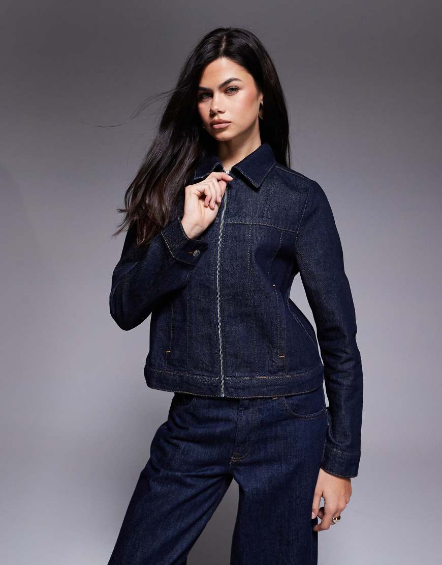 ASOS DESIGN - Knappe Jeansjacke mit Reißverschluss und Rinse-Waschung-Marineblau von ASOS DESIGN