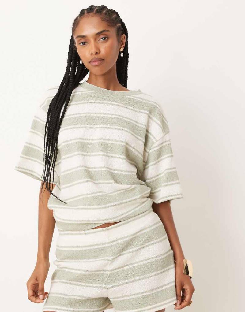 ASOS DESIGN - Knappe Shorts aus Strick mit salbeigrünen Streifen, Kombiteil-Bunt von ASOS DESIGN