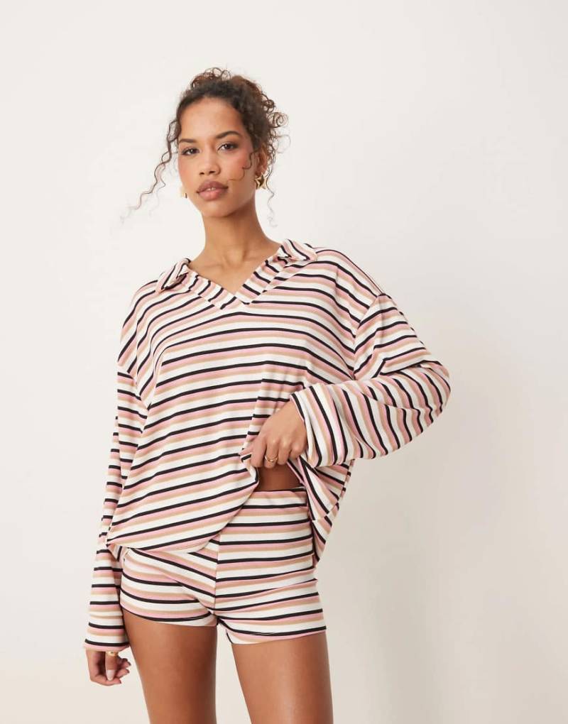 ASOS DESIGN - Knappe Shorts mit rosa Streifen, Kombiteil-Bunt von ASOS DESIGN