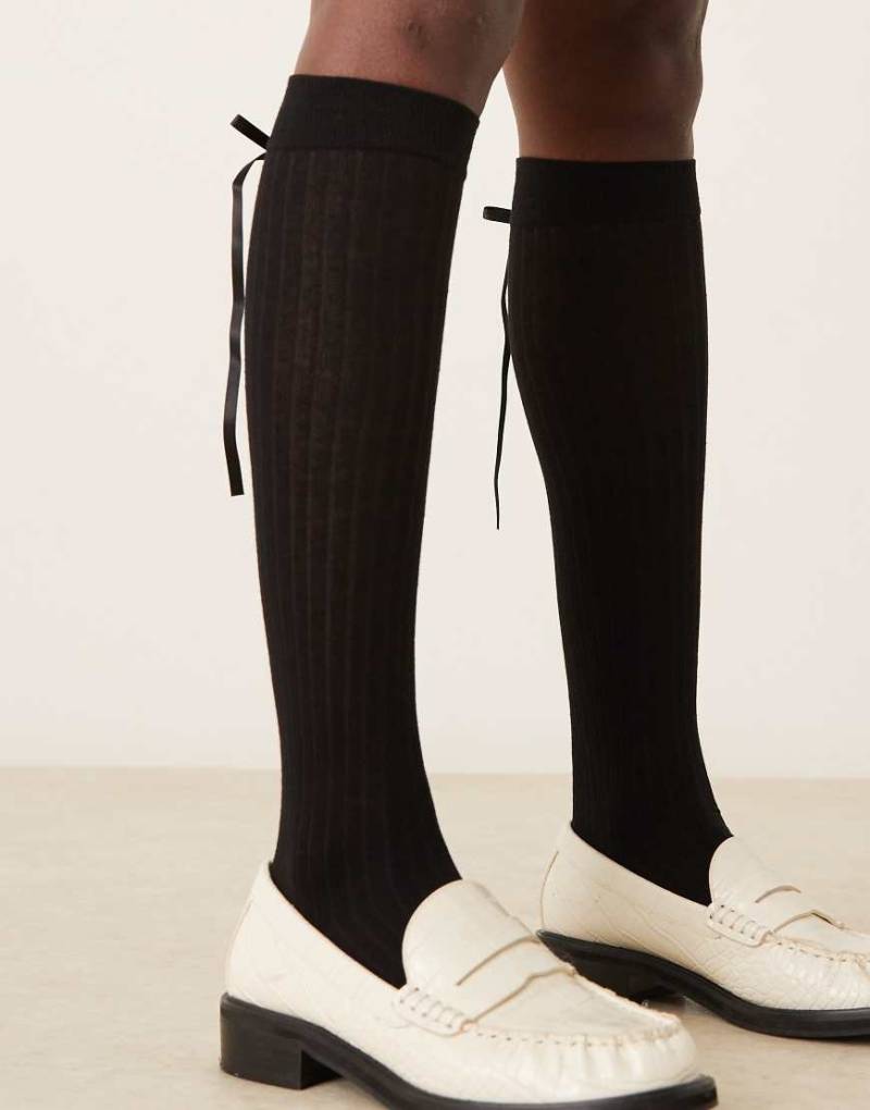 ASOS DESIGN - Kniestrümpfe in Schwarz mit Schleife ASOS DESIGN - Kniestrümpfe in Schwarz mit Schleife von ASOS DESIGN