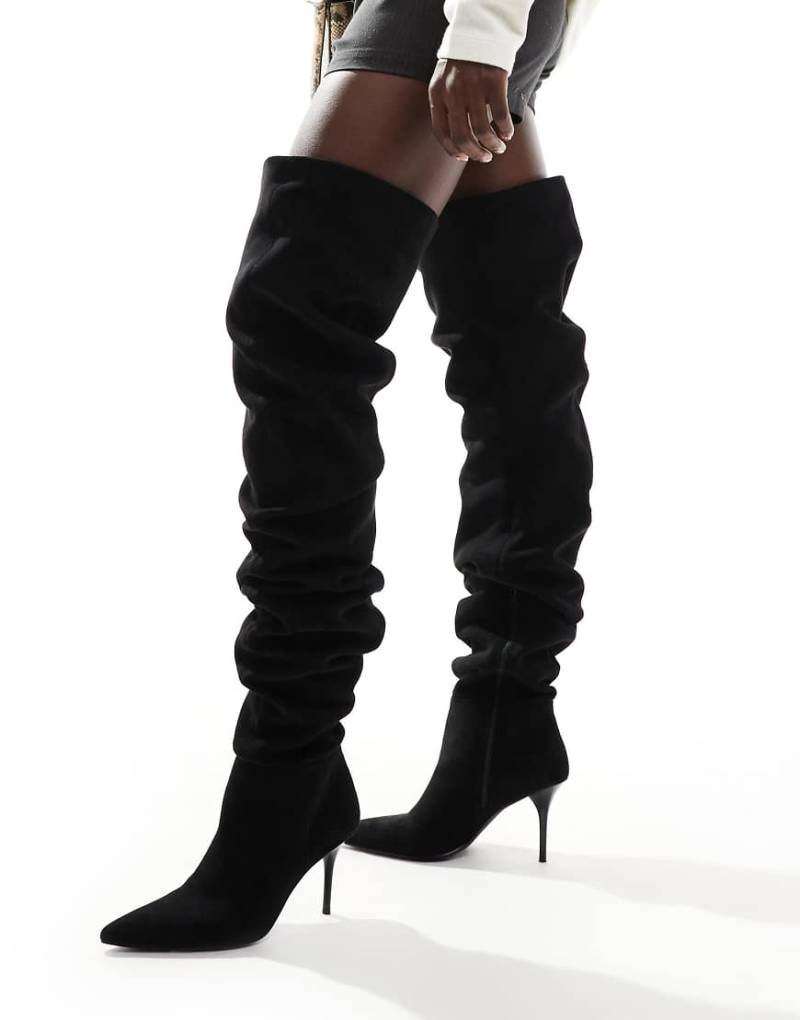 ASOS DESIGN - Knock - Overknee-Stiefel in Schwarz mit gerafftem Schaft und Absatz von ASOS DESIGN