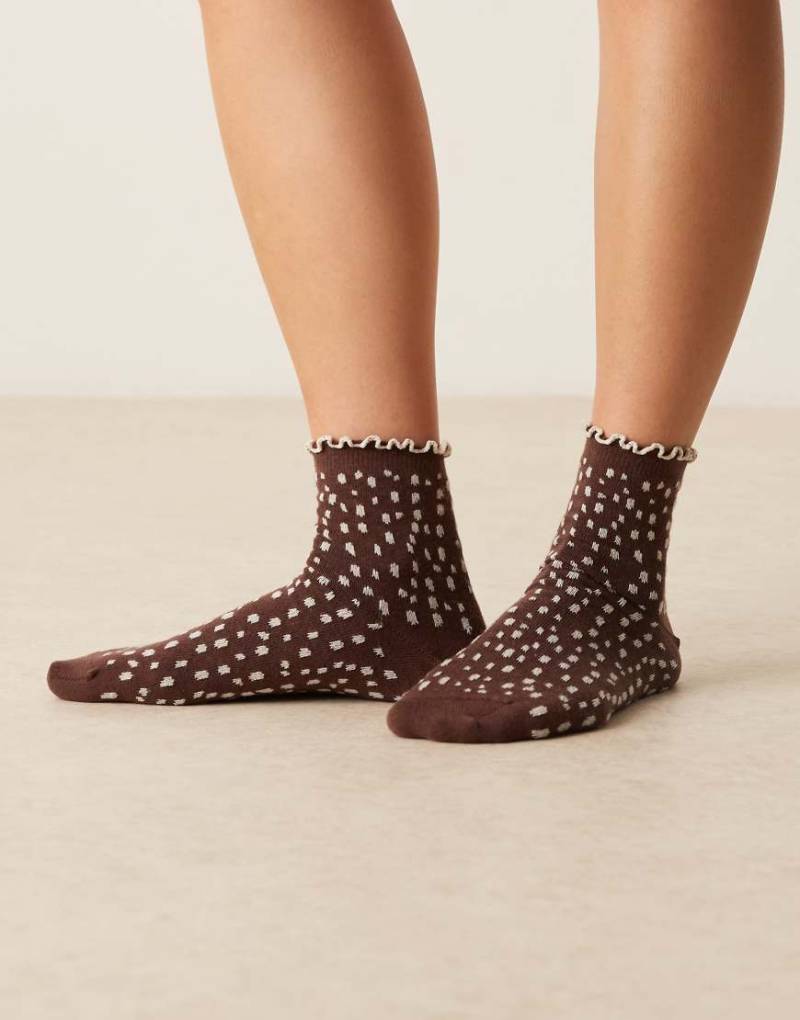 ASOS DESIGN - Knöchelsocken in Schokobraun mit Rüschenkante und Rehkitzmuster-Brown von ASOS DESIGN
