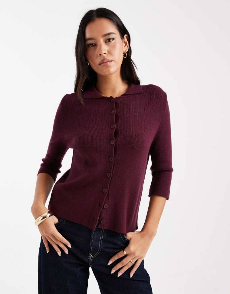 ASOS DESIGN - Körperbetonte Strickjacke in Beerenrot mit Kragen-Lila von ASOS DESIGN