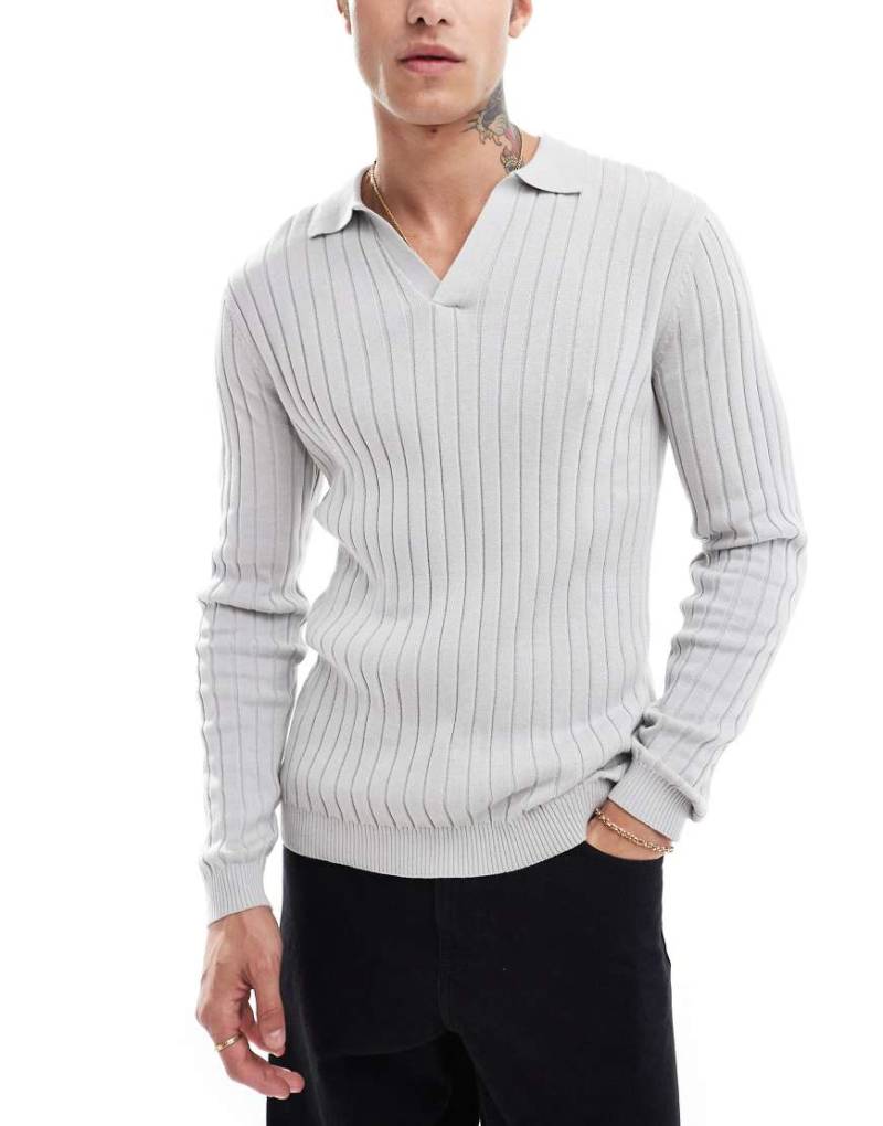 ASOS DESIGN - Körperbetonter Basic-Pullover aus Rippstrick in Hellgrau mit eingekerbtem Ausschnitt von ASOS DESIGN