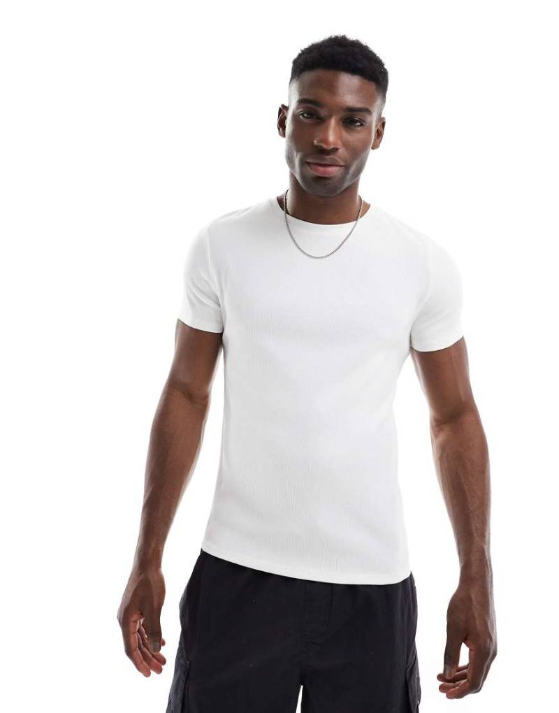 ASOS DESIGN - Körperbetontes Basic-T-Shirt in geripptem Cremeweiß von ASOS DESIGN