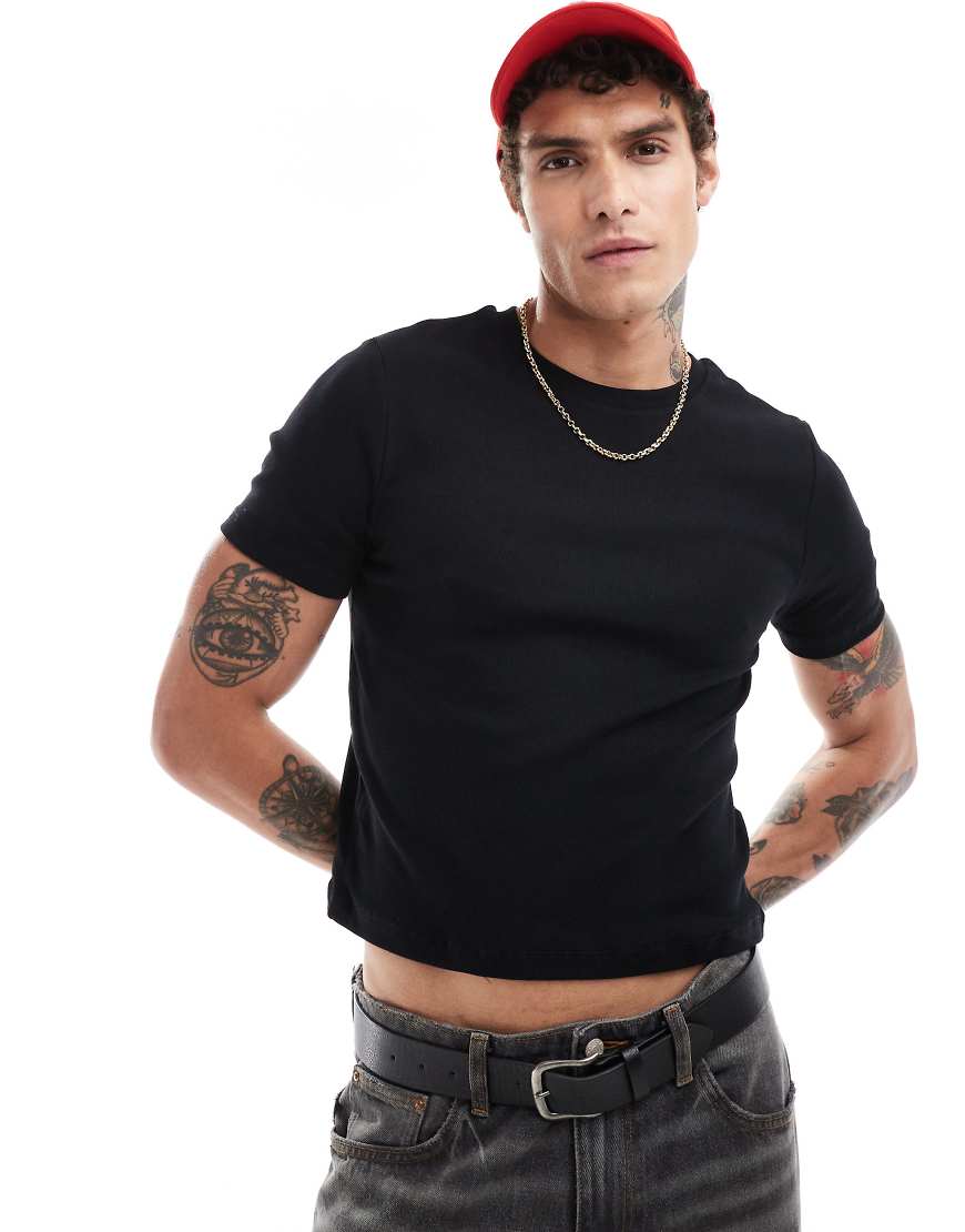 ASOS DESIGN - Körperbetontes, geripptes Basic-T-Shirt in Schwarz mit kurzem Schnitt ASOS DESIGN - Körperbetontes, geripptes Basic-T-Shirt in Schwarz mit kurzem Schnitt von ASOS DESIGN