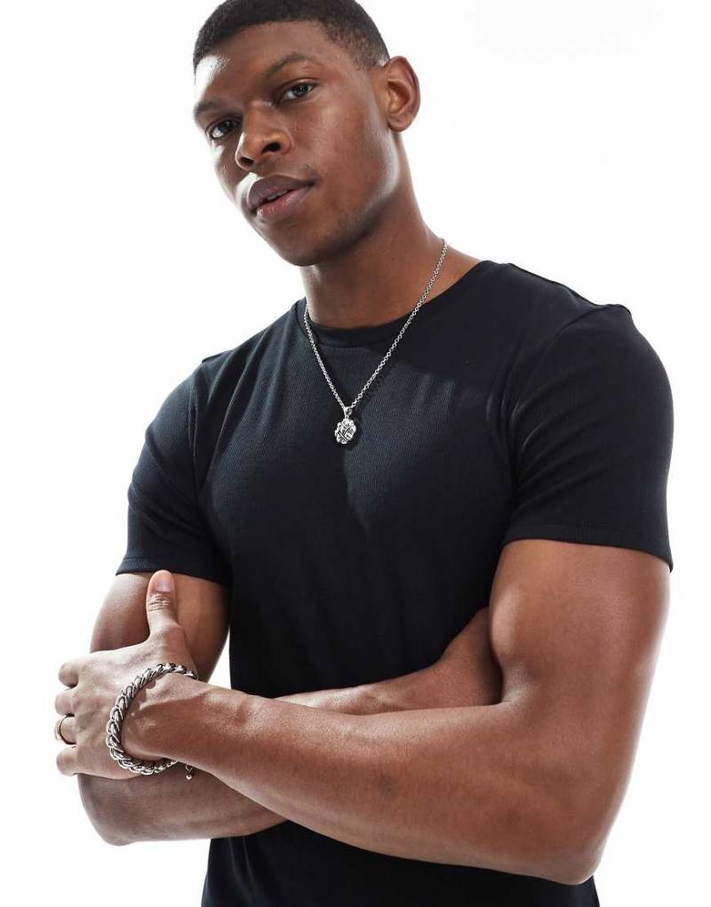 ASOS DESIGN - Körperbetontes, geripptes Basic-T-Shirt in Schwarz von ASOS DESIGN