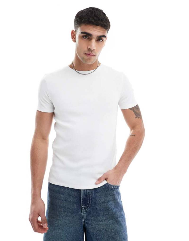 ASOS DESIGN - Körperbetontes, geripptes Basic-T-Shirt in Weiß von ASOS DESIGN