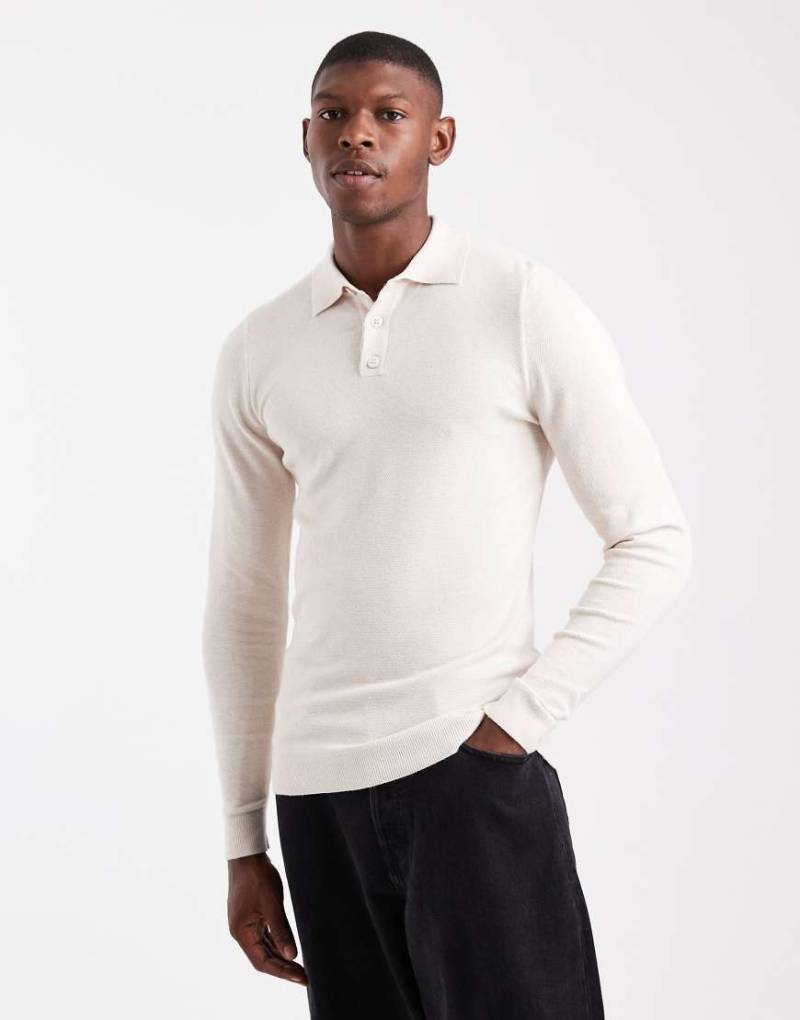 ASOS DESIGN - Körperbetontes, strukturiertes Polohemd aus Strick in Beige-Neutral von ASOS DESIGN