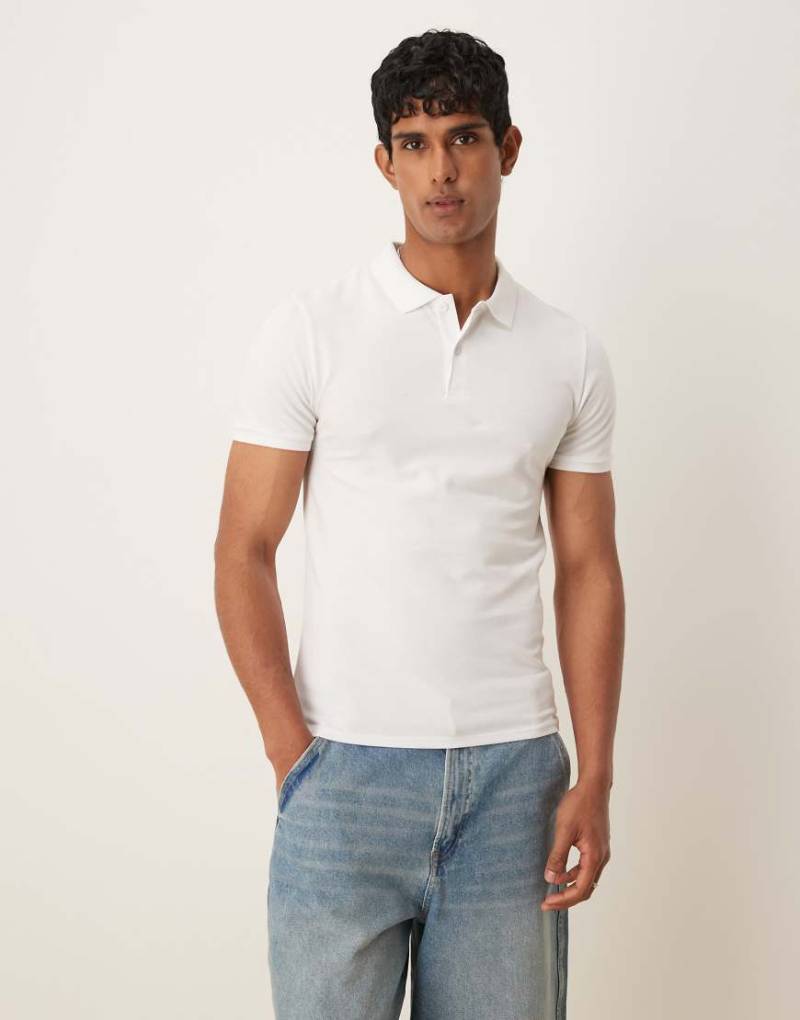 ASOS DESIGN - Körperbetontes Basic-Polohemd aus Pikee in Weiß von ASOS DESIGN