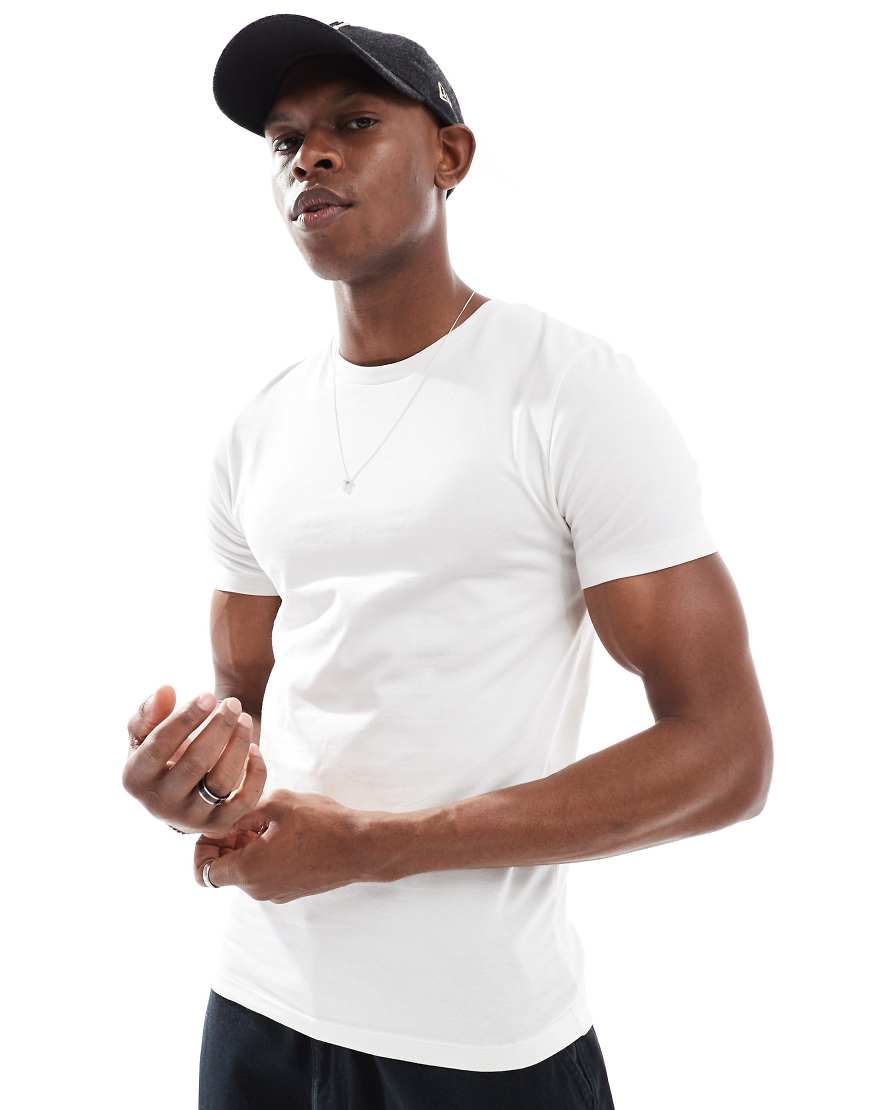 ASOS DESIGN - Körperbetontes Basic-T-Shirt in Creme-Weiß von ASOS DESIGN