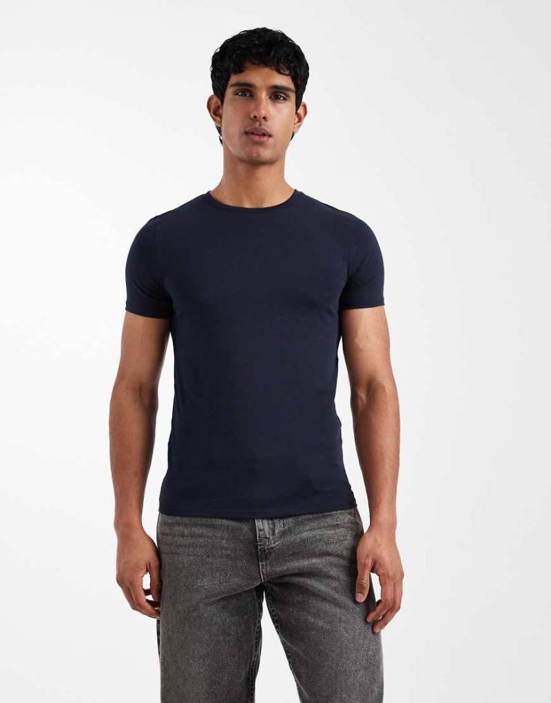 ASOS DESIGN - Körperbetontes Basic-T-Shirt in Marineblau von ASOS DESIGN